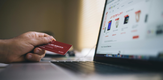 Geleneksel ticaret anlayışının tamamen dönüştüğü 21. yüzyılda, girişimcilik ve ticarete atılmak isteyen bireyler için pek çok yeni fırsat ve zorluk aynı anda varlığını sürdürüyor. Gelişen teknoloji, dijital platformlar, değişen tüketici davranışları ve küreselleşme, ticaretin doğasını yeniden tanımlıyor. konulu bir görsel