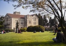 Akademik dürüstlük, tüm bilimsel çalışmaların temel taşıdır ve akademik camianın güvenilirliğini sağlamak için vazgeçilmez bir ilkedir. Bilimsel araştırmalar, yazılı çalışmalar ve diğer akademik faaliyetlerde, doğruluk, şeffaflık ve dürüstlük gibi değerler ön planda olmalıdır. Bu kavram, sadece bir etik kural olmakla kalmaz, aynı zamanda bilimsel topluluğun sağlıklı bir şekilde gelişmesini ve toplumun güvenini kazanmasını sağlayan bir yapı taşır. Konulu bir haber görseli.