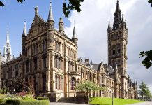 Akademik kariyer, bireylerin akademik alanda derinlemesine bilgi edinmeleri, araştırmalar yapmaları ve öğretim süreçlerine katılmaları üzerine inşa edilen profesyonel bir yolculuktur. Genellikle üniversite düzeyinde eğitim almayı hedefleyen ve bilimsel bilgi üretmek isteyen bireyler için bu yolculuk, öğretim üyeliği, araştırma görevleri ve uzmanlık gerektiren pozisyonlarla devam eder. Akademik kariyer, teorik bilgi ile pratiği birleştirerek, bireylerin araştırma yapmalarına ve kendi alanlarında katkı sağlamalarına olanak tanır. Aynı zamanda, bu süreç, bireylerin bilimsel topluluklarla etkileşimde bulunarak bilgi paylaşımı yapmalarını sağlar. Konulu bir haber görseli.