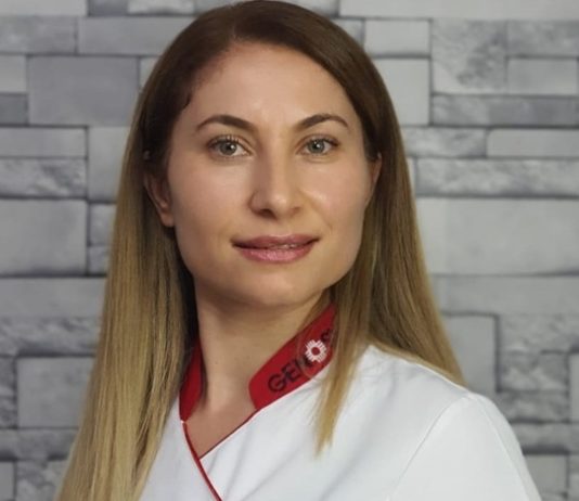 Uzmanlardan Uyarı: “Kozmetik hediyelere dikkat!.” Güzellik ve cilt uzmanı Arzu Dağtaş, orijinalinden ayırt edilmesi çok zor olan birçok kozmetik ürünün dolaşımının arttığına ve bunların geri dönüşü olmayan sağlık sorunları yaratabileceğine dikkat çekti. Yılbaşı gibi özel günlerde hediye edilen ürünlerin takibi zordur. Dağtaş, “Nereden alındığını bilmediğimiz hediye ürün risklidir, dikkatle incelemeliyiz. Konulu bir görsel