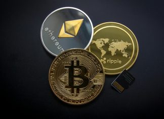 Günümüzde teknolojik dönüşümün kalbinde yer alan blokzincir teknolojisi, sadece finans dünyasında değil, birçok sektörde devrim yaratmaya devam ediyor. Bu yenilikçi teknoloji, merkezi olmayan ve şeffaf yapısıyla özellikle dijital güvenlik, veri takibi ve işlem doğruluğu alanlarında etkili çözümler sunuyor. İnterneti veri paylaşımı çağı olarak tanımlarsak, blokzincir, güvenli dijital değer transferi çağını başlatıyor. Konulu bir haber görseli.