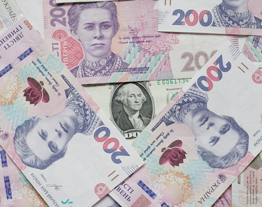 Döviz kurları, küresel ticaretin en temel belirleyicilerinden biri haline gelmiş durumda. Özellikle Türkiye gibi gelişmekte olan ülkelerde, dövizde yaşanan ani değişiklikler hem ithalatı hem de ihracatı doğrudan etkiliyor. konulu bir görsel