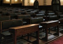 Uluslararası ilişkilerin temel yapı taşlarından biri olan egemen devlet kavramı, tarihsel olarak modern devlet sisteminin inşasında merkezi bir rol oynamıştır. 1648 Vestfalya Antlaşması’yla kurumsallaşan bu anlayış, devletin sınırları içinde mutlak otoriteye sahip olduğu ve başka bir güce tabi olmadığı fikrine dayanır. Ancak 21. yüzyıla gelindiğinde, küreselleşme, ulusötesi tehditler, uluslararası örgütler ve teknolojik gelişmeler bu klasik anlayışı sorgulatır hale getirmiştir. Bu yüzden bugün birçok akademisyen ve siyasetçi “Egemenlik hala geçerli mi?” sorusunu daha sık sormaya başlamıştır. Konulu bir haber görseli.