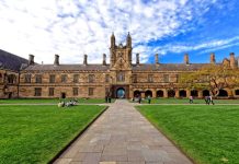 Bilimsel düşüncenin temel yapı taşlarından biri olan hipotez, bir problemin çözümüne yönelik geçici bir açıklama ya da önerme olarak tanımlanabilir. Herhangi bir gözlemden yola çıkarak oluşturulan bu ifade, test edilebilir ve doğrulanabilir nitelikte olmalıdır. Araştırmacılar, bir konuda bilgi eksikliği ya da açıklanmaya ihtiyaç duyan bir durumla karşılaştıklarında, bu belirsizliğe ışık tutmak için hipotez geliştirir. Bu süreç, bilimsel yöntemin kalbinde yer alır ve doğru yöntemlerle test edilerek bilgiyi sistematik hale getirir. Konulu bir haber görseli