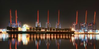 Ticaret, dünya ekonomisinin en önemli unsurlarından biridir ve bir ülkenin ekonomik yapısının temel taşlarını oluşturur. Ancak ticaret sadece uluslararası sınırlarla sınırlı kalmaz. Bir ülke içindeki mal ve hizmetlerin alım satımı da büyük bir ticaret faaliyetini ifade eder. Bu tür ticaret, iç ticaret olarak adlandırılır. İç ticaret, bir ülkenin sınırları içerisinde gerçekleşen ekonomik faaliyetleri kapsar ve yerel ekonomi için hayati önem taşır. Peki, iç ticaret nedir, nasıl işler ve ekonomiye ne gibi katkılar sağlar? Bu yazıda, iç ticaretin temel özelliklerini ve önemini ele alacağız. Konulu bir haber görseli