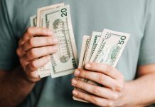 Ekonomik faaliyetler, bir ülkenin üretim, tüketim ve değer yaratma süreçlerini anlamamıza yardımcı olan temel yapı taşlarıdır. Bu faaliyetler genellikle üç ana sektöre ayrılır: birincil, ikincil ve üçüncül sektörler. Bunlar içinde ikincil ekonomi, ham maddelerin işlenerek üretim sürecine dahil edildiği ve değer kazandığı alan olarak tanımlanır. İkincil sektör, sadece bir ülkenin sanayi gücünü değil, aynı zamanda ekonomik büyüme potansiyelini de temsil eder. Bu nedenle ikincil ekonomiyi anlamak, üretim temelli kalkınma anlayışını kavramak açısından oldukça önemlidir. Konulu bir haber görseli.