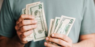 Ekonomik faaliyetler, bir ülkenin üretim, tüketim ve değer yaratma süreçlerini anlamamıza yardımcı olan temel yapı taşlarıdır. Bu faaliyetler genellikle üç ana sektöre ayrılır: birincil, ikincil ve üçüncül sektörler. Bunlar içinde ikincil ekonomi, ham maddelerin işlenerek üretim sürecine dahil edildiği ve değer kazandığı alan olarak tanımlanır. İkincil sektör, sadece bir ülkenin sanayi gücünü değil, aynı zamanda ekonomik büyüme potansiyelini de temsil eder. Bu nedenle ikincil ekonomiyi anlamak, üretim temelli kalkınma anlayışını kavramak açısından oldukça önemlidir. Konulu bir haber görseli.