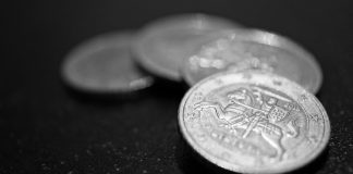 Ekonomi, bir ülkenin refah düzeyini belirleyen en temel yapılardan biridir. Piyasaların sağlıklı işlemesi, üretimin artması, tüketicilerin alım gücünün korunması, istihdamın yaygınlaşması ve fiyat istikrarının sağlanması gibi birçok faktör, “iyi bir ekonomi” tanımını şekillendirir. Ancak yalnızca ekonomik büyüme oranları yüksek olduğu için bir ekonomiyi “iyi” olarak nitelendirmek eksik bir değerlendirme olur. Gerçek anlamda iyi bir ekonomi, hem sürdürülebilir kalkınmayı hedefler hem de toplumun tüm kesimlerini kapsayan adil ve dengeli bir sistem kurar. Konulu bir haber görseli.