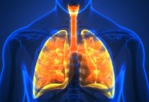 KOAH, yani Kronik Obstrüktif Akciğer Hastalığı, dünya genelinde milyonlarca insanı etkileyen ve ciddi sağlık sorunlarına yol açan ilerleyici bir akciğer hastalığıdır. Bu hastalık, özellikle solunum yollarında daralmaya ve hava akımının kalıcı olarak kısıtlanmasına neden olur. Genellikle uzun yıllar süren zararlı madde maruziyeti sonucu gelişir ve en büyük tetikleyicisi olarak sigara kullanımı gösterilir. KOAH’ın görülme sıklığı giderek artarken, hastalığın ciddiyeti ve yaygınlığı da hem bireysel hem toplumsal düzeyde önemli sonuçlar doğurur. Konulu bir haber görseli.