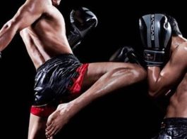 Kick Boks Nedir ve Temel Özellikleri Kick boks, dövüş sporları arasında oldukça popüler ve etkili bir dal olup, tekme ve yumrukların birleştirildiği bir dövüş tekniğidir. Kick boks, hem savunma hem de saldırı amaçlı kullanılan güçlü tekme ve yumruk tekniklerini içerir. Bu spor, dövüşçülerin hız, güç, dayanıklılık ve çeviklik gibi fiziksel özelliklerini geliştirmelerine yardımcı olurken, aynı zamanda zihin sağlığını da kuvvetlendirir. Kick boks, özellikle etkili savunma yapabilmek ve aynı zamanda rakibi hızlı bir şekilde alt edebilmek için kapsamlı teknik bilgi ve deneyim gerektiren bir spor dalıdır. Konulu bir haber görseli.