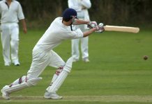 Kriket, birçok kişi için hâlâ gizemli kalan ama milyonlarca insan tarafından tutkuyla takip edilen bir spordur. Özellikle İngiltere, Hindistan, Pakistan, Avustralya ve Güney Afrika gibi ülkelerde oldukça popüler olan bu oyun, tarihi kökenleri ve kültürel etkileriyle sadece bir spor değil, bir yaşam biçimi haline gelmiştir. Gerek kuralları gerekse stratejik yönüyle diğer takımlı sporlardan ayrılan kriket, her seviyeden oyuncunun katılabildiği ve farklı formatlarda oynanabilen zengin bir geçmişe sahiptir. Konulu bir haber görseli.