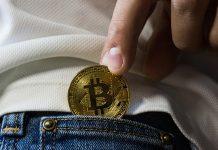 Kripto paralar, son yıllarda finans dünyasında büyük bir devrime yol açarak dijital ekonominin temel taşlarından biri haline gelmiştir. Geleneksel para birimlerinden farklı olarak merkezi bir otoriteye bağlı olmayan bu dijital varlıklar, kullanıcılar arasında doğrudan transfer edilebilmekte ve güvenlik, hız, maliyet gibi konularda birçok avantaj sunmaktadır. Peki kripto para nedir ve nasıl çalışır? Bu sistemin arkasında hangi teknolojiler vardır? Geleneksel finans sistemi ile arasındaki farklar nelerdir? Bu soruların yanıtı, günümüzde yatırım yapan milyonlarca insanın bilmesi gereken temel bilgileri oluşturur. Konulu bir haber görseli.