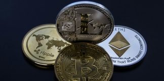 NFT teknolojisi, dijital varlıkların sahipliğini kanıtlayan ve blokzincir üzerine kaydedilen eşsiz dijital sertifikalardır. “Non-Fungible Token” ifadesinin kısaltması olan NFT, değiştirilemez ve takas edilemez yapısıyla diğer dijital varlıklardan ayrılır. Son yıllarda özellikle sanat dünyasında büyük bir dönüşüme neden olan bu teknoloji, sanatçıların eserlerini doğrudan dijital ortamda sunmalarına ve koleksiyonerlerin bu eserleri dijital ortamda satın almalarına olanak tanıdı. NFT'ler, hem sanatın üretiminde hem de dağıtımında kuralları yeniden yazdı ve dijital sanatın değerini artıran önemli bir araç haline geldi. Konulu bir haber görseli.