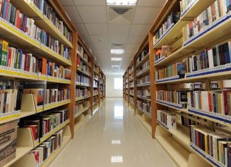 Nitel araştırma, genellikle insanlar ve topluluklar hakkında derinlemesine bilgi edinmek amacıyla kullanılan bir araştırma yöntemidir. Bu yöntem, sayısal verilere değil, nitel verilere dayalıdır ve bireylerin düşünce, duygu, davranışları ve toplumsal olgular üzerinde yoğunlaşır. Nitel araştırma, karmaşık ve çok yönlü sosyal fenomenleri anlamak, bireylerin ya da grupların deneyimlerini ve bakış açılarını keşfetmek amacıyla kullanılan güçlü bir araçtır. Konulu bir haber görseli.