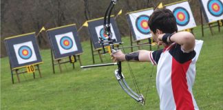 Okçuluk, ok ve yay kullanarak hedefe atış yapma sanatıdır. Hem bir spor dalı hem de tarihsel bir avcılık yöntemi olarak kökeni çok eskilere dayanır. Okçuluk, insanların yüzyıllar boyu savunma ve avcılık amaçlarıyla kullandığı bir beceri olmuştur. Bugün ise modern okçuluk, özellikle olimpiyat oyunları gibi uluslararası yarışmalarda profesyonel sporcuların mücadele ettiği bir spor dalıdır. Okçuluk, yüksek odaklanma, el-göz koordinasyonu, duruş kontrolü ve strateji gerektirir. Her ne kadar tarihsel bir geçmişi olsa da günümüzde modern okçuluk çok daha teknik ve düzenli bir hale gelmiştir. Konulu bir haber görseli.