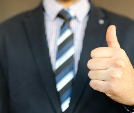 Modern ticaret dünyasında başarılı olmak kadar, pazarda güçlü kalmak da bir o kadar önemlidir. Rekabetin her geçen gün arttığı bu ortamda işletmelerin yalnızca iyi bir başlangıç yapması yeterli değildir; aynı zamanda sürdürülebilir stratejilerle istikrarını koruması gerekir. Bu noktada devreye giren şey ise, etkin ticaretin incelikleridir. konulu bir görsel