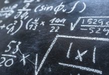 Son yıllarda, eğitimdeki en önemli eğilimlerden biri STEM eğitimi olmuştur. STEM, Fen (Science), Teknoloji (Technology), Mühendislik (Engineering) ve Matematik (Mathematics) alanlarını kapsayan bir eğitim yaklaşımıdır. Bu dört disiplini bir araya getirerek öğrencilere kapsamlı bir öğrenme deneyimi sunmayı amaçlar. STEM eğitimi, sadece bu alanlardaki teknik bilgiyi öğretmekle kalmaz, aynı zamanda öğrencilerin eleştirel düşünme, problem çözme ve yenilikçi fikirler geliştirme becerilerini de artırır. Bu yazıda, STEM eğitimini daha yakından inceleyecek ve neden bu kadar popüler olduğunu ele alacağız. Konulu bir haber görseli.