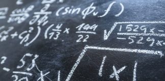 STEM Eğitimi Nedir ve Neden Bu Kadar Popüler Son yıllarda, eğitimdeki en önemli eğilimlerden biri STEM eğitimi olmuştur. STEM, Fen (Science), Teknoloji (Technology), Mühendislik (Engineering) ve Matematik (Mathematics) alanlarını kapsayan bir eğitim yaklaşımıdır. Bu dört disiplini bir araya getirerek öğrencilere kapsamlı bir öğrenme deneyimi sunmayı amaçlar. STEM eğitimi, sadece bu alanlardaki teknik bilgiyi öğretmekle kalmaz, aynı zamanda öğrencilerin eleştirel düşünme, problem çözme ve yenilikçi fikirler geliştirme becerilerini de artırır. Bu yazıda, STEM eğitimini daha yakından inceleyecek ve neden bu kadar popüler olduğunu ele alacağız. Konulu bir haber görseli.