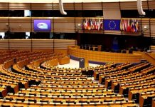 Toplumların düzenli, istikrarlı ve yönetilebilir şekilde varlığını sürdürebilmesi için bir siyasal sisteme sahip olmaları kaçınılmazdır. Siyasal sistem, yalnızca hükümet biçimiyle sınırlı bir yapı olmayıp aynı zamanda iktidarın nasıl elde edildiğini, kullanıldığını ve denetlendiğini belirleyen bir çerçeveyi ifade eder. Her toplumun tarihsel, kültürel ve ekonomik koşullarına göre şekillenen siyasal sistemler, yönetim anlayışlarını ve vatandaşla devlet arasındaki ilişki biçimlerini de belirler. Bu nedenle siyasal sistem kavramı, yalnızca siyasi bilimcilerin değil, tüm vatandaşların yakından tanıması gereken temel kavramlardan biridir. Konulu bir haber görseli.