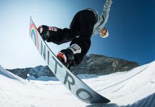 Snowboard, kış sporlarının en heyecan verici ve dinamik dallarından biridir. Kayakla benzerlikler taşıyan ancak farklı bir ekipmanla yapılan bu spor dalında, sporcular kar üzerinde kayarken teknik yeteneklerini sergilerler. Snowboard, hız, denge ve çeviklik gerektiren bir spor olmasının yanı sıra, akrobasi ve serbest stil hareketleriyle de tanınır. Hem amatörler hem de profesyoneller için popüler bir tercih haline gelmiş olan snowboard, kış tatilleri ve dağ sporları denildiğinde akla ilk gelen aktivitelerden biridir. Konulu bir haber görseli.