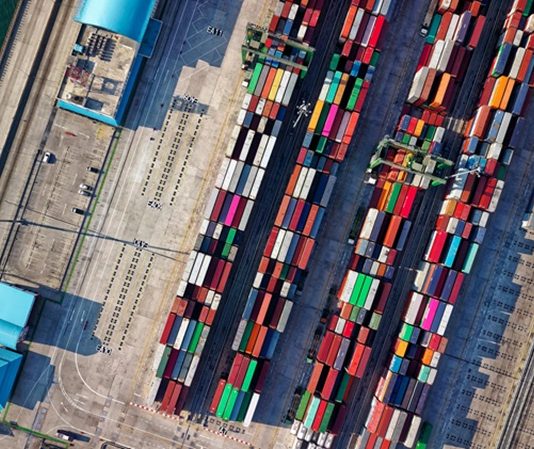 Ticaret, insanlık tarihinin en eski faaliyetlerinden biri olup, günümüzde oldukça geniş bir yelpazeye yayılmıştır. İnsanlar, ihtiyaçlarını karşılamak amacıyla sürekli olarak ticaret yaparlar. Ancak "ticaret" terimi genellikle bir iş faaliyeti olarak algılansa da, ticaretin bir meslek olup olmadığı konusu tartışmaya açıktır. Konulu bir haber görseli.