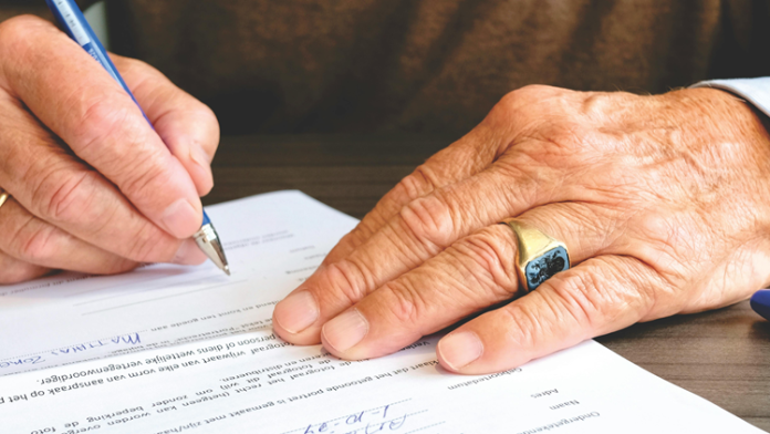 Ticaret Hukuku Ticaret hukuku, küresel ticaretin temel yapı taşlarından biridir. Hem iç hem de dış ticaretin düzenlenmesinde, ticaret hukuku işletmelerin, hükümetlerin ve ticaret ortaklarının uyması gereken kuralların belirlenmesinde kritik bir rol oynar. Konulu bir görsel