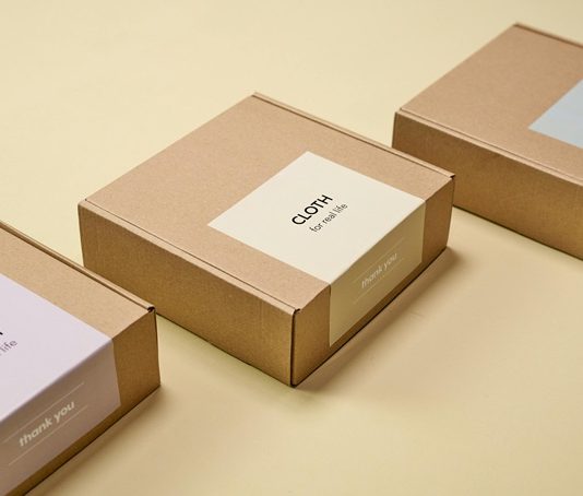 Ticaret, insanlığın en eski ve en önemli ekonomik faaliyetlerinden biridir. Ticaret malı ise, ticaretin temel yapı taşlarını oluşturan ürünleri ifade eder. Ticaret malı, bir işletmenin veya bireyin alım satım yoluyla gelir elde etmek amacıyla ticaret yaptığı her türlü malı kapsar. Ticaretin özüdür, çünkü ticaretin gerçekleşebilmesi için her iki tarafın değişim yaptığı bir malın bulunması gerekir. Ticaret malı, hem geleneksel pazarlarda hem de dijital dünyada alınıp satılabilen bir üründür ve genellikle ekonomik değer taşıyan malları kapsar. Konulu bir haber görseli.