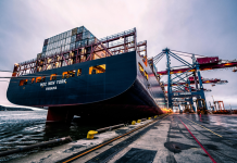 Ticaret, sadece mal ve hizmet satmak değildir; aynı zamanda bir strateji, analiz ve insan ilişkileri oyunudur. Başarılı girişimciler, yalnızca sermaye gücüyle değil, doğru ticaret kurallarını uygulayarak öne çıkarlar. İşte ticaret dünyasında başarıya ulaşmak isteyen herkesin bilmesi gereken 10 altın kural: konulu bir görsel