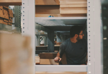 Ticarette etkili olmak, sadece ürün veya hizmet satmakla sınırlı değildir. Etkili bir tüccar, pazarı okuyabilen, müşteri ilişkilerini yöneten, değişen koşullara hızla adapte olabilen kişidir. Günümüzün hızla değişen ticaret ortamında, ayakta kalmak için belirli kurallara bağlı kalmak gerekiyor.